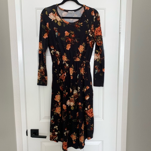Dresses & Skirts - Black Long Sleeve Floral Dress